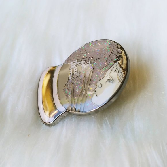 Edward Scissorhands Snowglobe Glitter Hard Enamel Pin - Picture 5 of 5